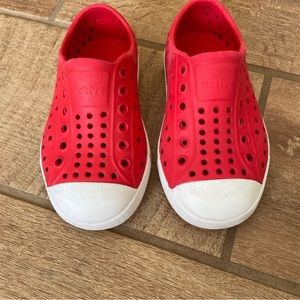 Size 7 Native Jefferson slip on, red